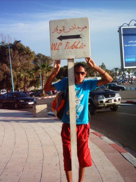 soiyer le b1 venu au toilette public lol